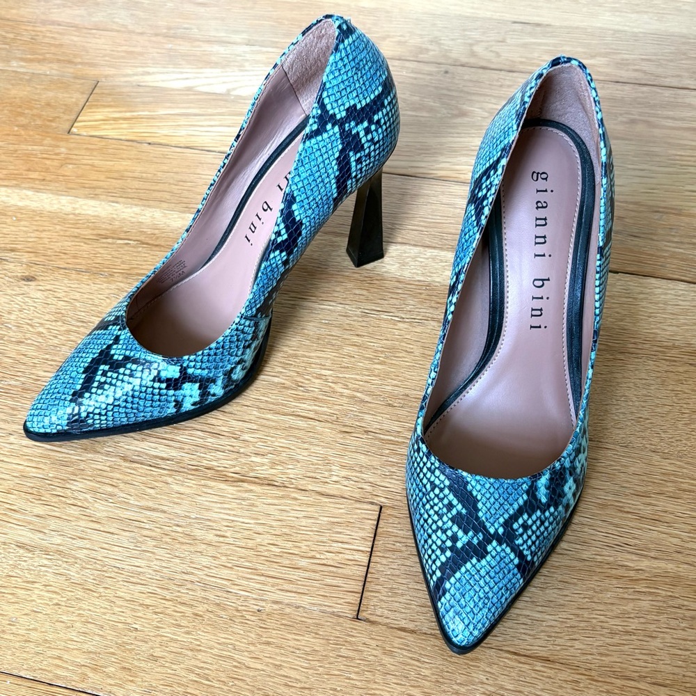 Gianni Bini Truby Blue Leather Snakeskin design heel pumps